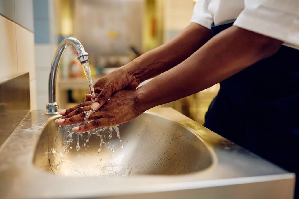 how-to-wash-your-hands-in-the-service-industry